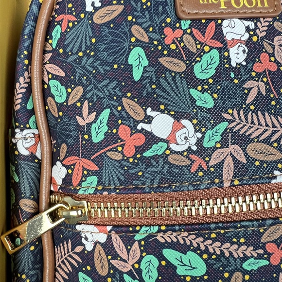 Winnie The Pooh 3 Piece Gift Set Mini Backpack ID Card And Keychain - Picture 6 of 12
